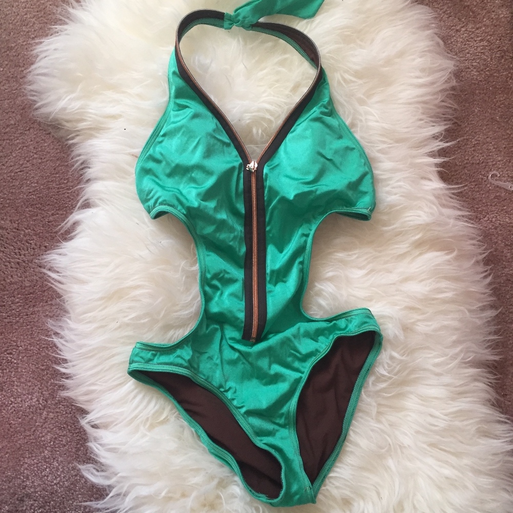 Kenneth Cole Reaction One Piece Swimsuit Size M